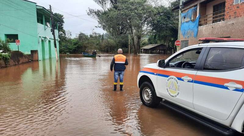 Defesa Civil notifica prefeituras do RS sobre altos volumes de chuvas e riscos
