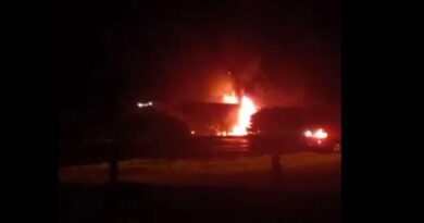 Carreta pega fogo na BR-101 em Osório