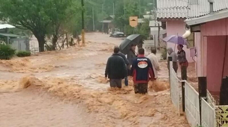 Chuva inunda cidades no Norte e Nordeste do RS