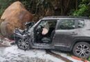 Motorista morre após colidir carro em rocha em rodovia do RS