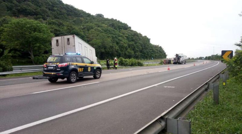 Colisão entre caminhões deixa um morto na freeway em Osório