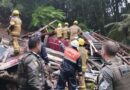 Família retirada dos escombros de casa e homem desaparecido após água levar carro: temporais no RS