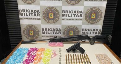 BM prende homem com arma de fogo e mais de 700 porções de drogas em Xangri-Lá