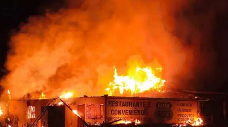 Incêndio destrói restaurante na Rota do Sol