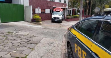 Criança é escoltada em estado grave de Torres a Porto Alegre: menino ingeriu cerca de 30 comprimidos