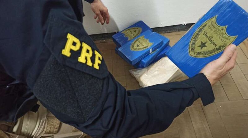 Mais de 10 kg de cocaína e crack são apreendidos na BR-101 em Torres