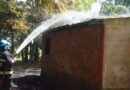 Fogo atinge residência em Balneário Pinhal