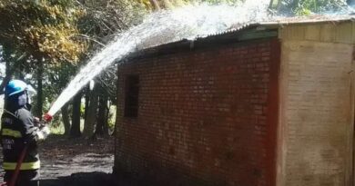 Fogo atinge residência em Balneário Pinhal