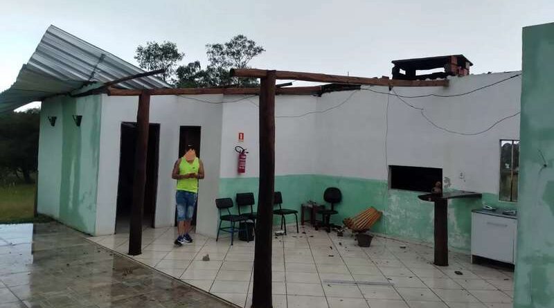 Temporal causa estragos no Rio Grande do Sul: mais tempestades previstas