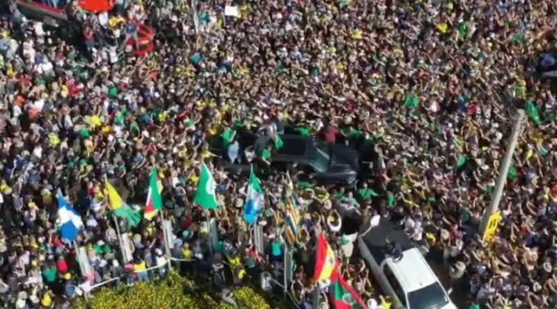 Bolsonaro na Expodireto Cotrijal no RS: multidão se aglomera para ver o ex-presidente
