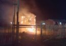 Bombeiros controlam incêndio em residência em Balneário Pinhal