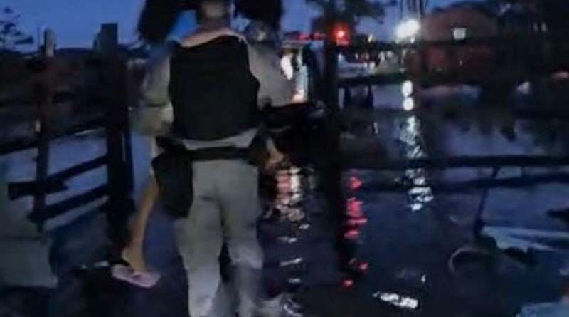 Chuvas: BM resgata 11 crianças e 3 adultos de casa alagada em Cidreira