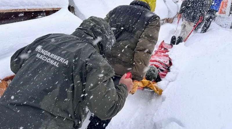 Após ficar "preso" nas enchentes, caminhoneiro de Osório tem a neve impedindo sua viagem