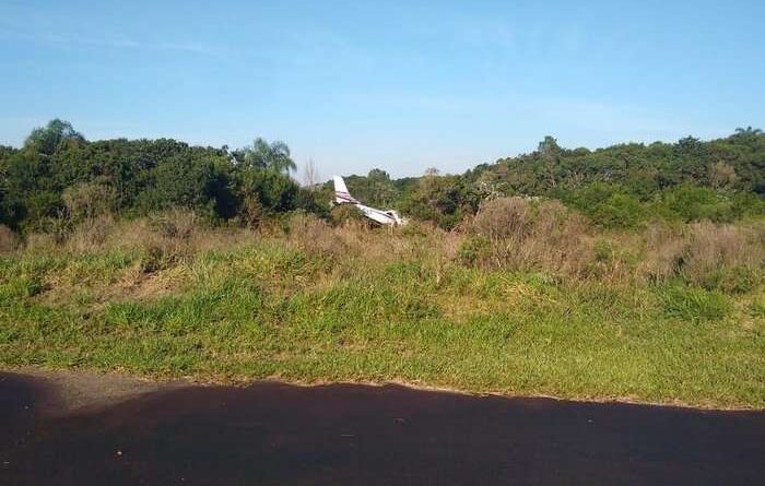 Avião sofre acidente durante decolagem em Torres