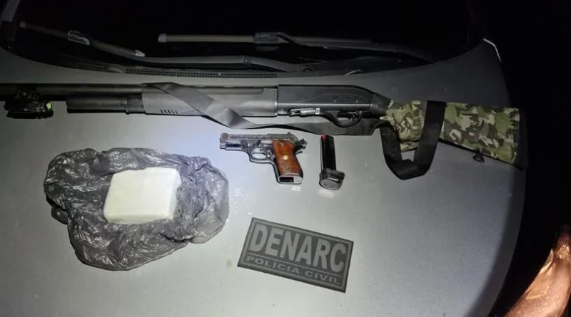 Polícia apreende armas e drogas e prende suspeitos de abastecer tráfico no Litoral