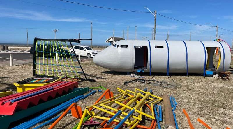 "Avião" na Beira-Mar promete diversão para crianças em Tramandaí