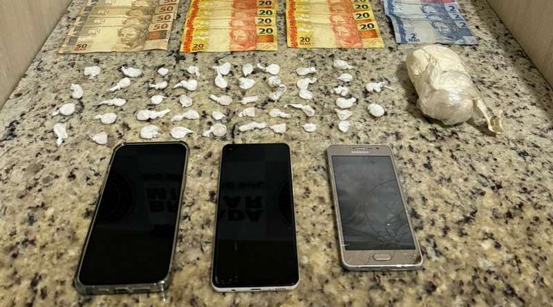 BM prende casal vendendo cocaína em Santo Antônio da Patrulha e homem comercializando drogas em Osório