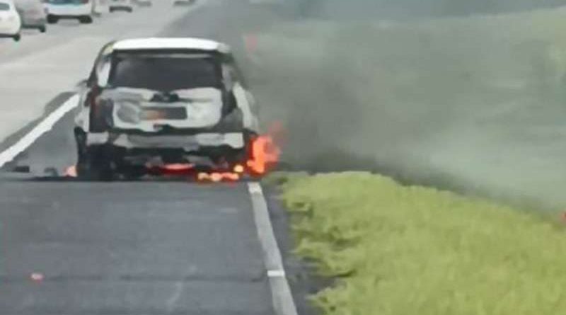 Morador de Osório tem carro consumido pelo fogo na Freeway