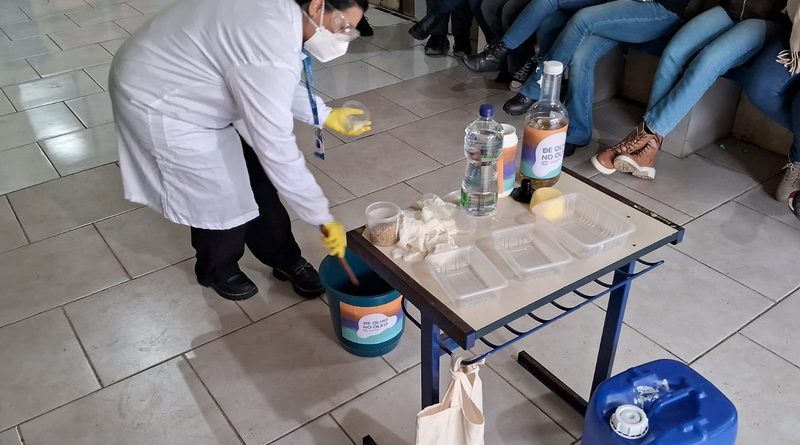 Programa ensina alunos a transformar óleo de cozinha em sabão em Osório