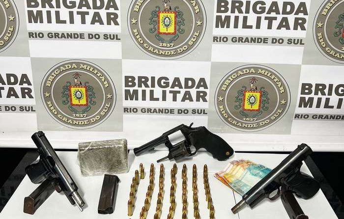 Adolescente é apreendido com armas de fogo e drogas em Balneário Pinhal