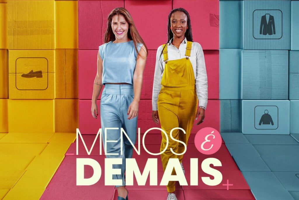 Apresentadoras Cora Fernandes e Bárbara Vieira na capa do reality show Menos é Demais usando macacões 