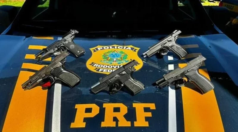 PRF prende casal com armas de uso restrito na BR-290