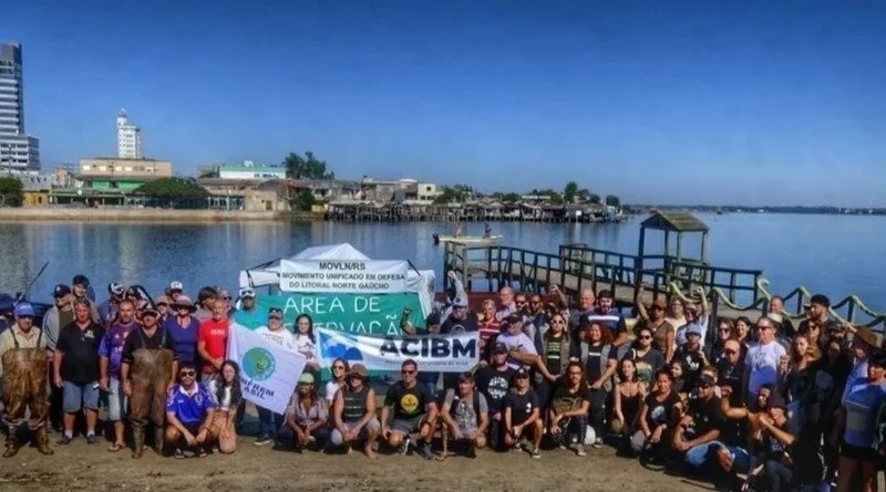 Despejo de esgoto no rio Tramandaí gera protestos no litoral norte