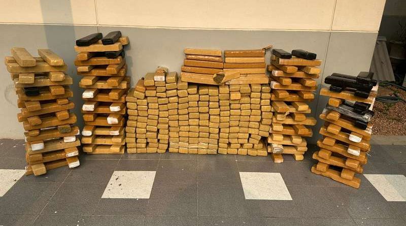 Homem é preso com 281 kg de maconha após fugir na contramão em Osório