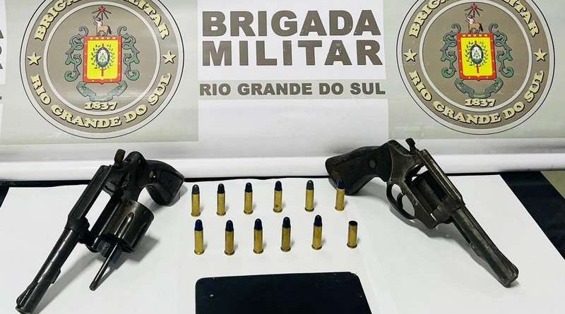 Presos homens armados que ameaçavam pedestres em B. Pinhal