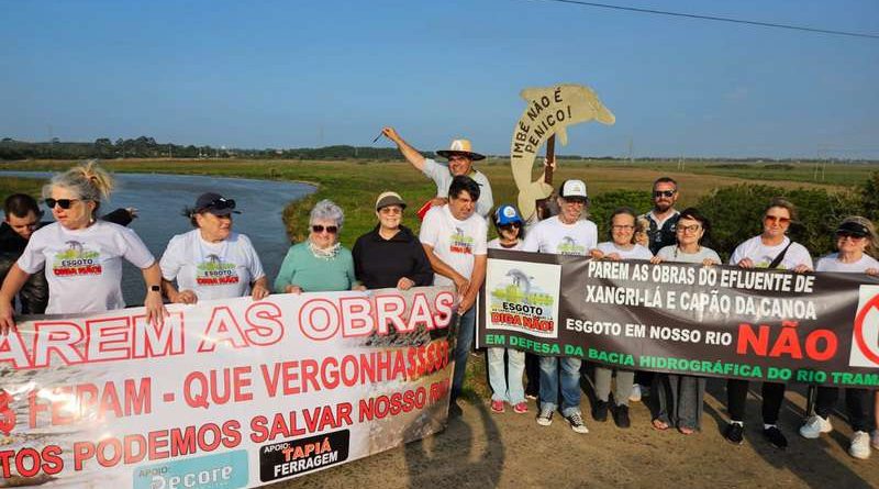 Protestos se intensificam contra despejo de esgoto no rio Tramandaí