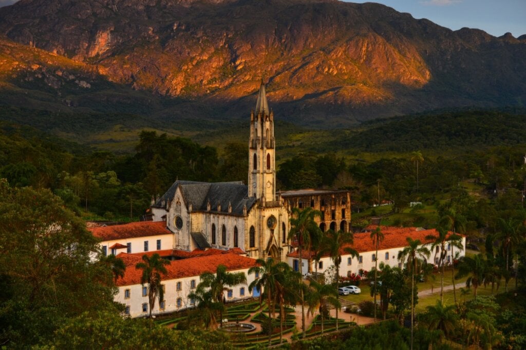 Vista de cima do Santuário do Caraça