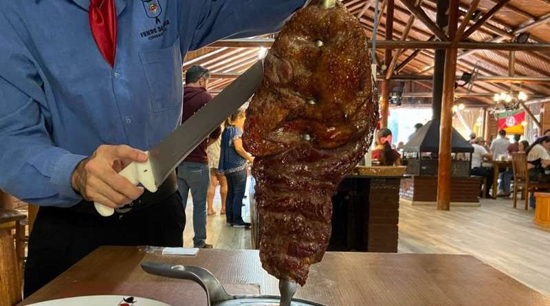 Turistas ganham rodízio de churrasco em hotéis de Canela durante o mês Farroupilha