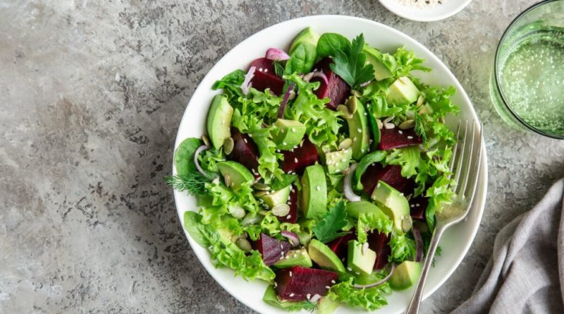 7 saladas detox para ajudar a emagrecer