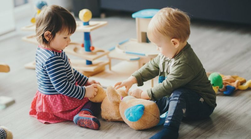 Veja como escolher o brinquedo ideal para cada fase da criança