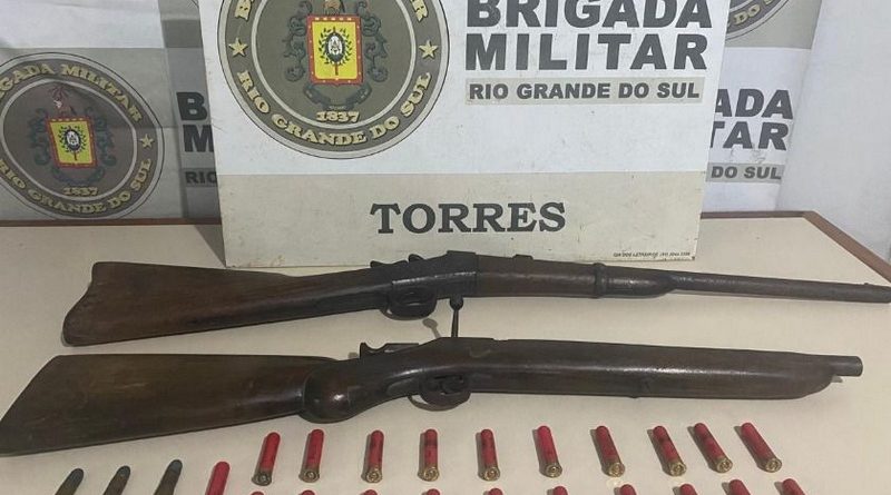 Homem é preso com dois rifles após denúncia de violência doméstica em Torres