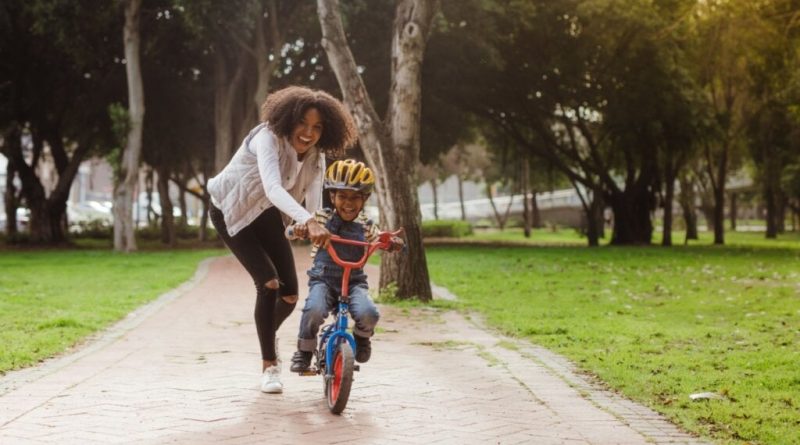 7 benefícios das brincadeiras entre pais e filhos