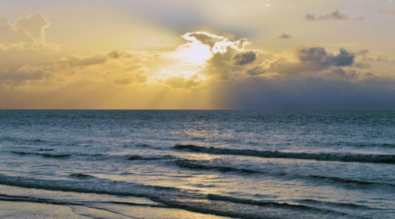 Conheça os pontos turísticos e as praias de Salinópolis