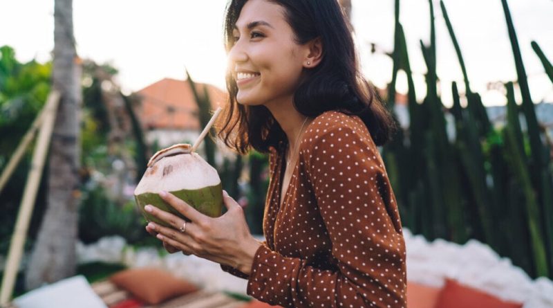 Conheça os benefícios da água de coco para a saúde