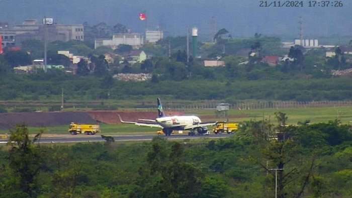 Pista do Aeroporto Salgado Filho é fechada após emergência com avião