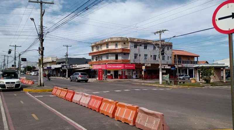 Avenida Mariluz com Paraguassú tem trânsito bloqueado temporariamente