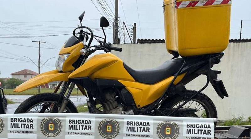 BM recupera motocicleta furtada em Tramandaí; mulher é presa por furto de energia em Cidreira