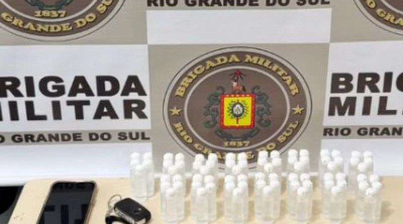 Homem é flagrado com 75 frascos de lança-perfume na Estrada do Mar