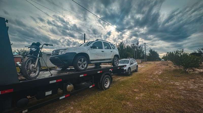 Dupla presa em Palmares do Sul com veículos roubados, armas e coletes balísticos