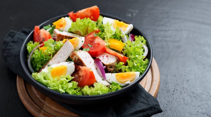 7 saladas fit para ajudar a emagrecer