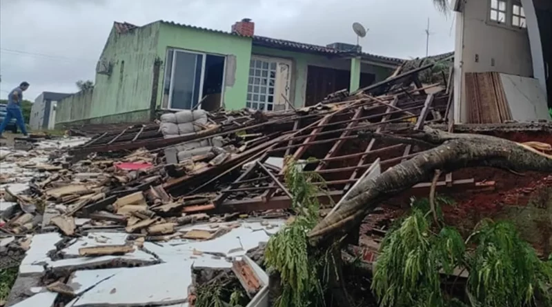 Temporais já causam estragos no RS