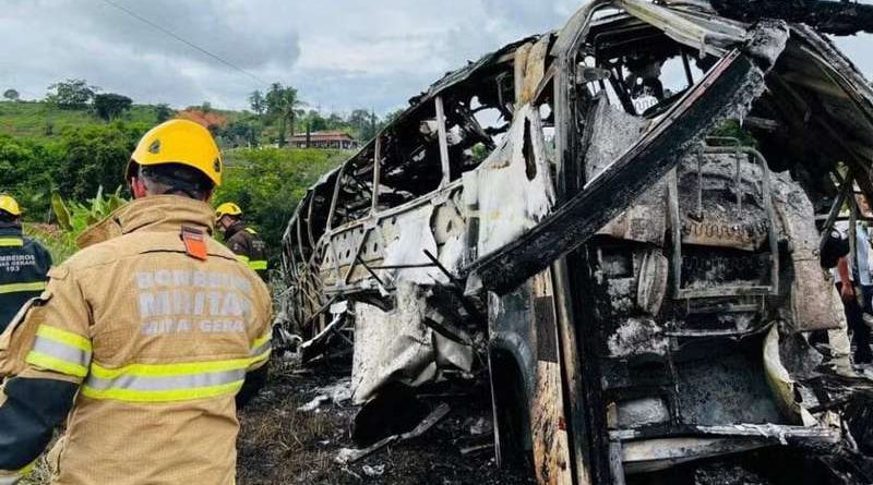 Tragédia na BR-116: 22 mortos após colisão entre ônibus, carreta e carro