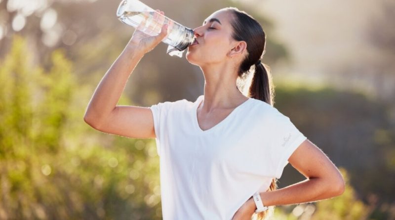 Veja como prevenir pedras nos rins durante o verão