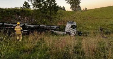 Caminhoneiro morre em acidente na Rota do Sol