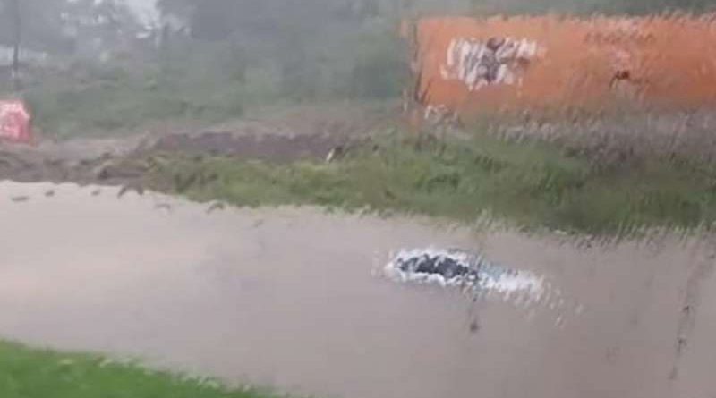 Chuva intensa alaga cidades em SC e bloqueia BR-101