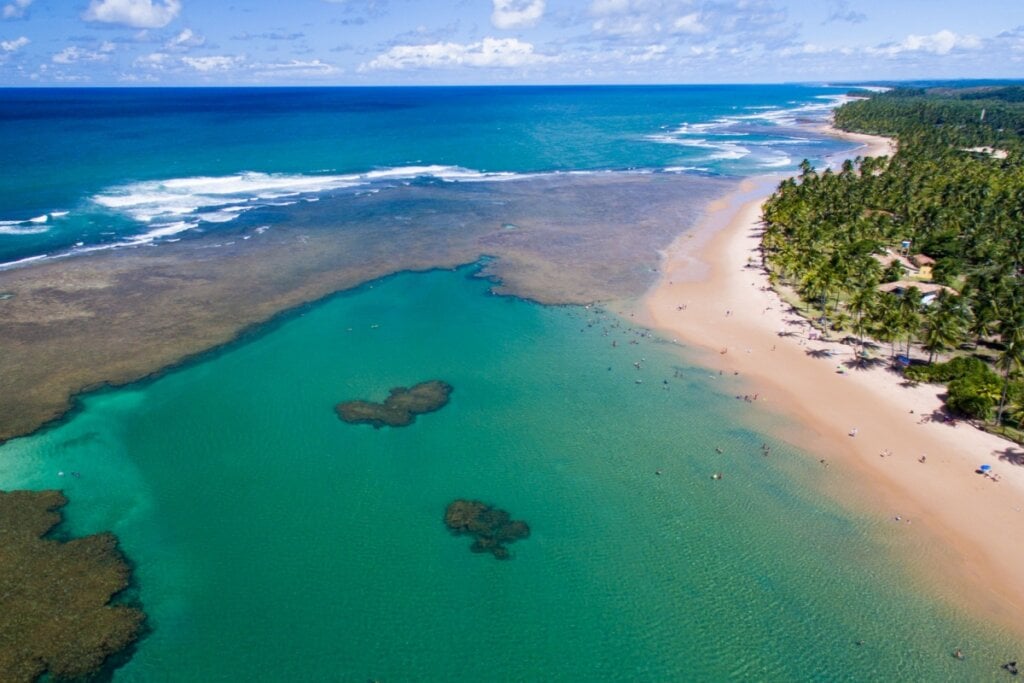 Imagem de cima da praia de Taipu de Fora 